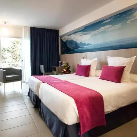 Deluxe Single Seaview With Half Board, Only Adults In *